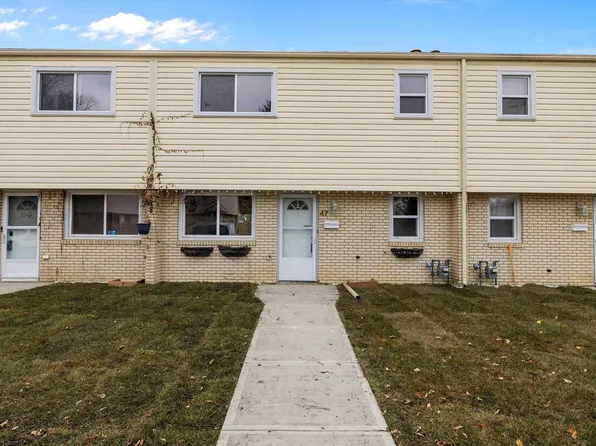 47 Royal Rd NW, Edmonton, AB T6J 2E7