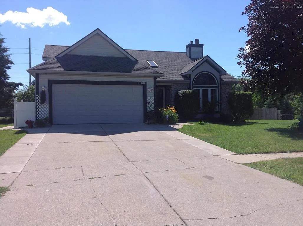 1108 Wolf Run Dr photo 1