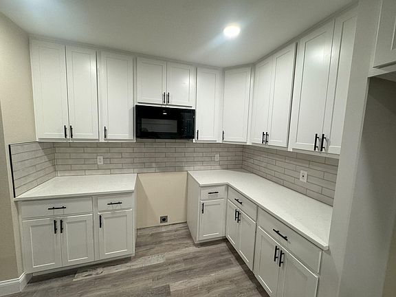 Updated kitchen with all new appliances