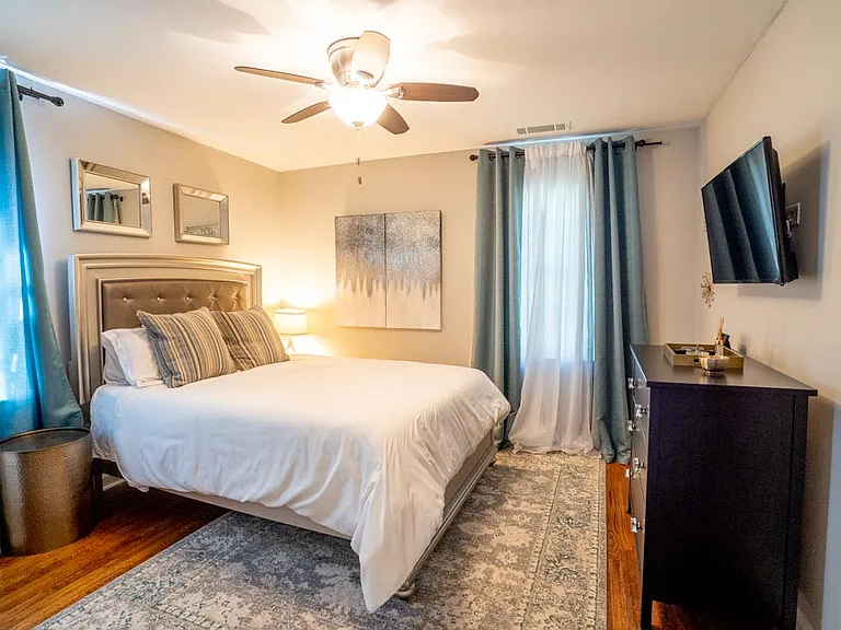 2475 Constance St — Photo 3