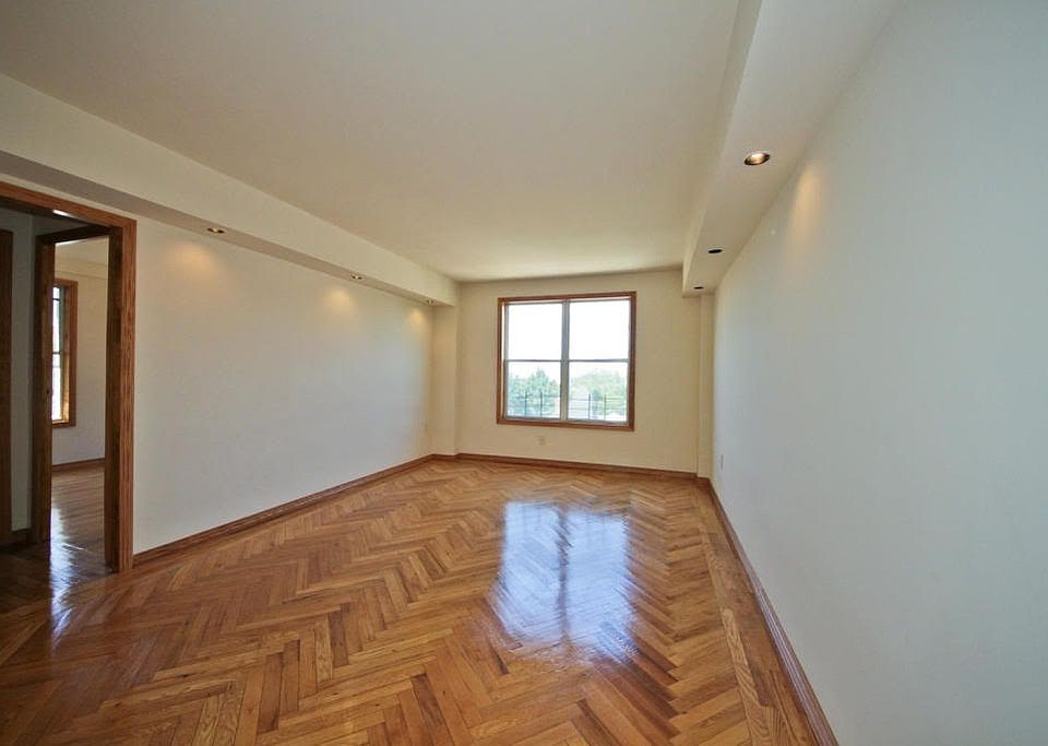 1st image of 58 W 58th St APT 6C