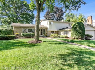 34177 Schulte Dr, Farmington, MI 48335