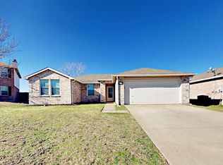 105 Phlox Ln, Burleson, TX 76028