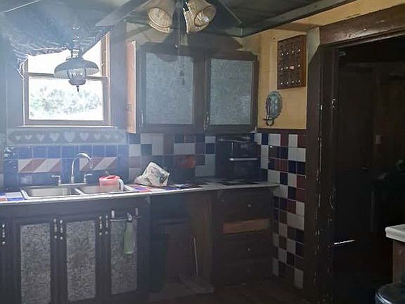 3rd image of 510 W Main St