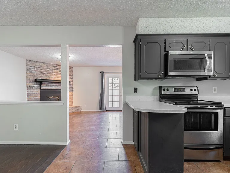 821 Peregrine Dr — Photo 11