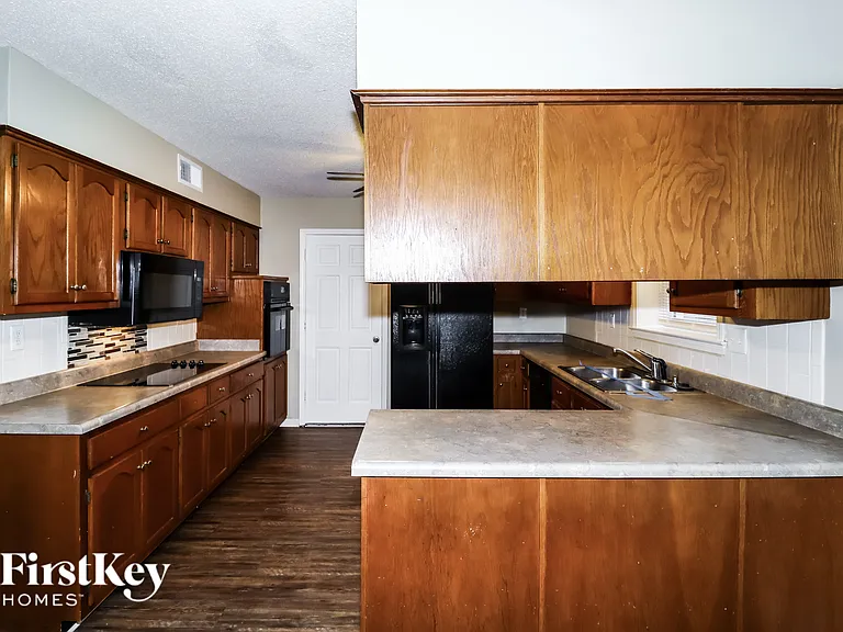 8117 S Regis Pl — Photo 7