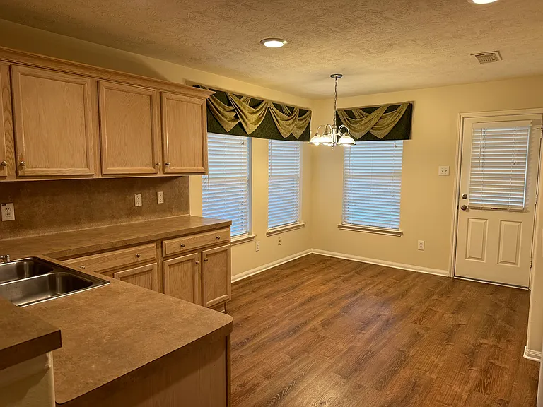 10214 Mills Run Dr — Photo 2