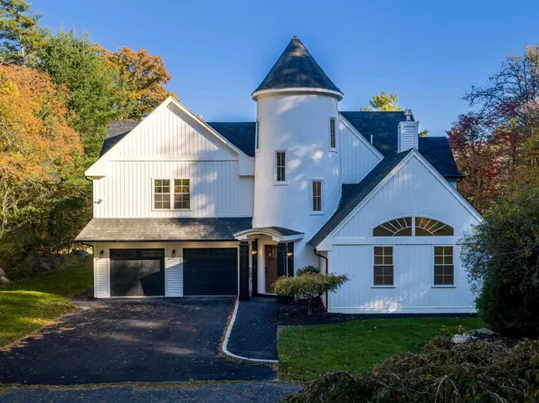 801 Potomska Rd, Dartmouth, MA 02748
