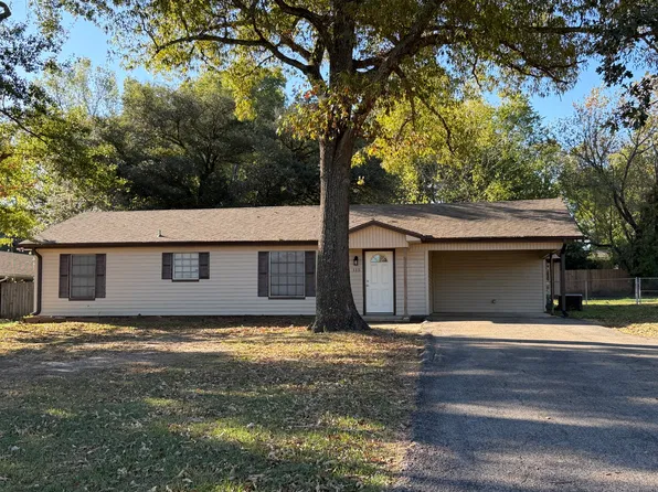 115 Hiett Ln, Longview, TX 75605