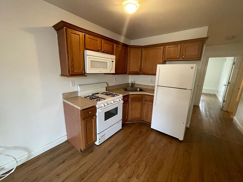 1st image of 305 Lamberts Ln #1