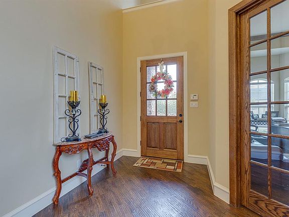 4th image of 204 Montrose Ln