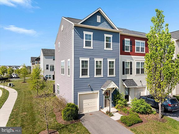 2nd image of 109 Splendor Garden Way