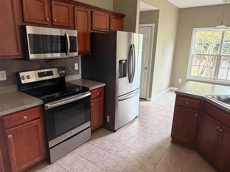82 Macon Ct E — Photo 6