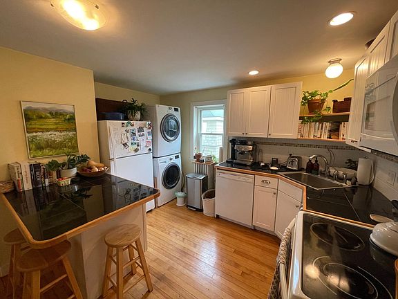 Eat-in kitchen