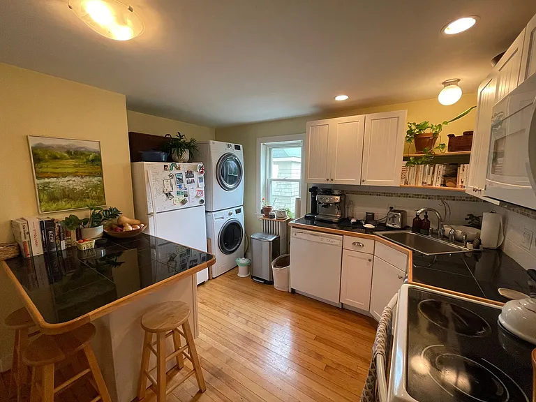 Eat-in kitchen