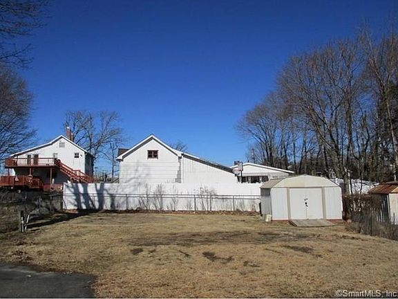 Spacious Backyard w/ shed access