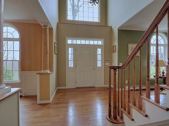 4th image of 6 Emerson Ct