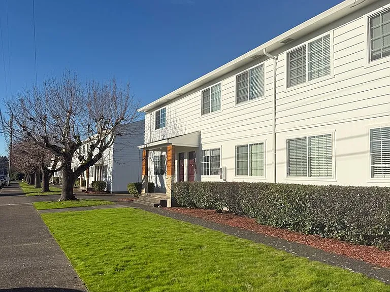 C2402 - Maple Court Apartments — Photo 1