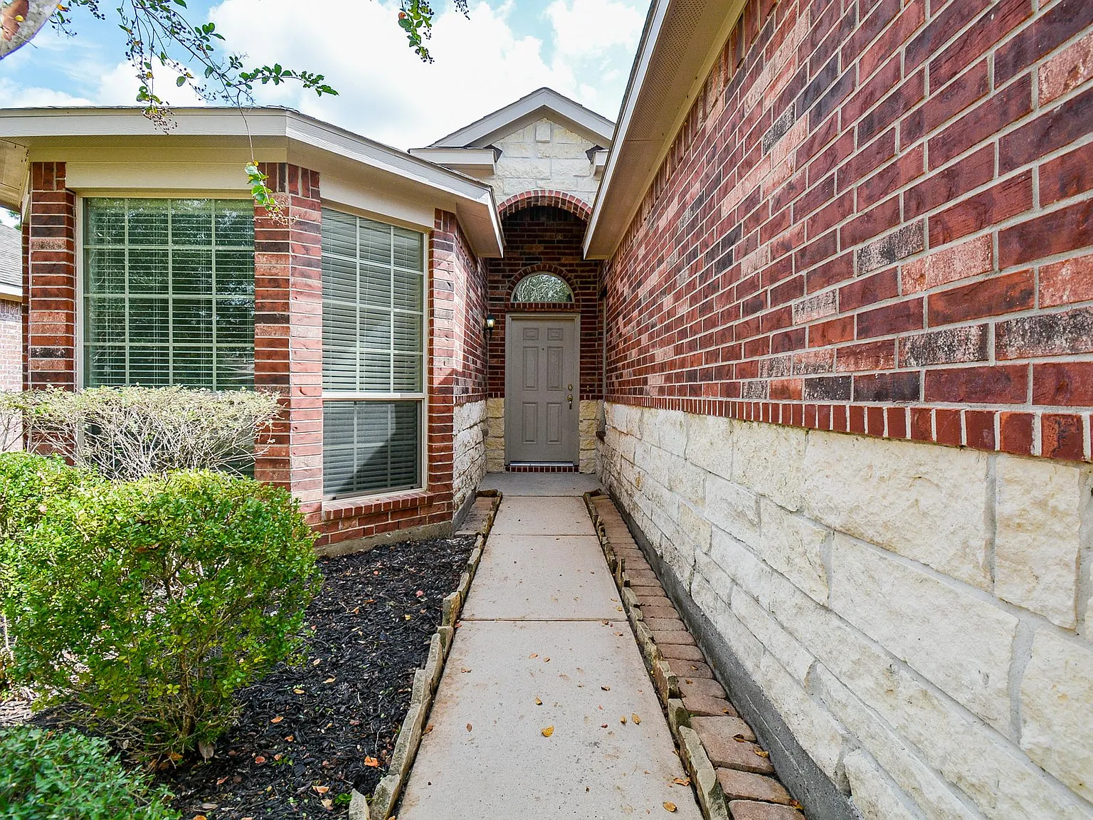 3 bed, 1610 sqft, $1,900 — Photo 4