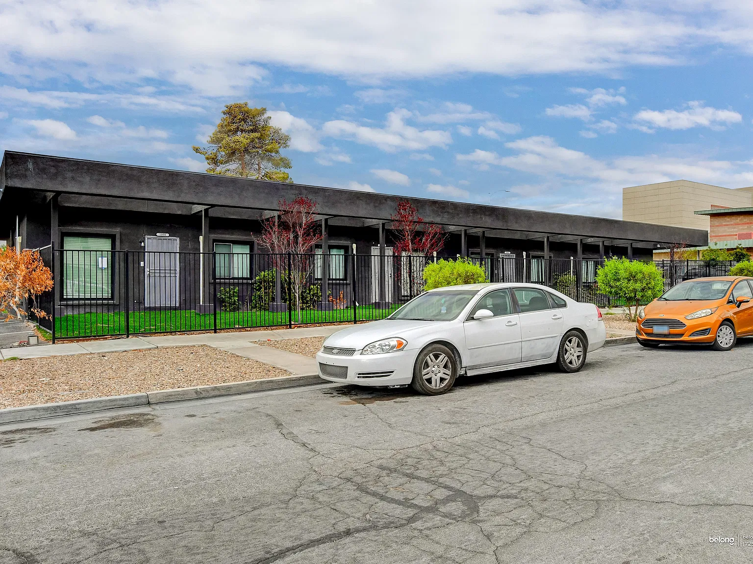 1000 Lewis Ave — Photo 4