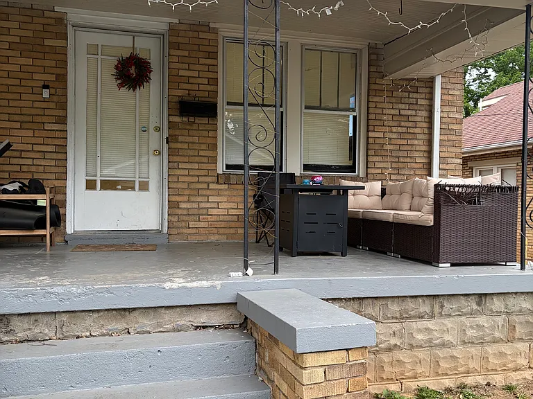 453 Oldham Ave — Photo 17