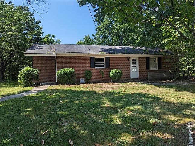 1st image of 225 Englewood Ln