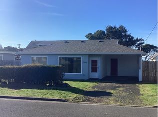 1042 SW Elizabeth St, Newport, OR 97365