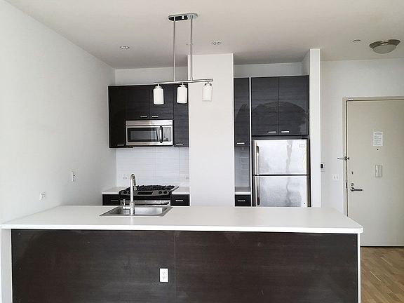 4th image of 2310 41st Ave APT 8B