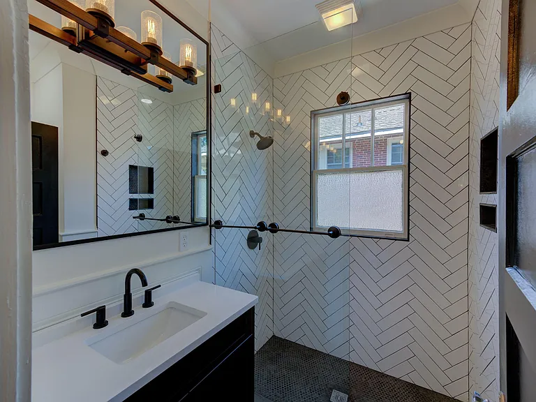 2405 Sumter St — Photo 23
