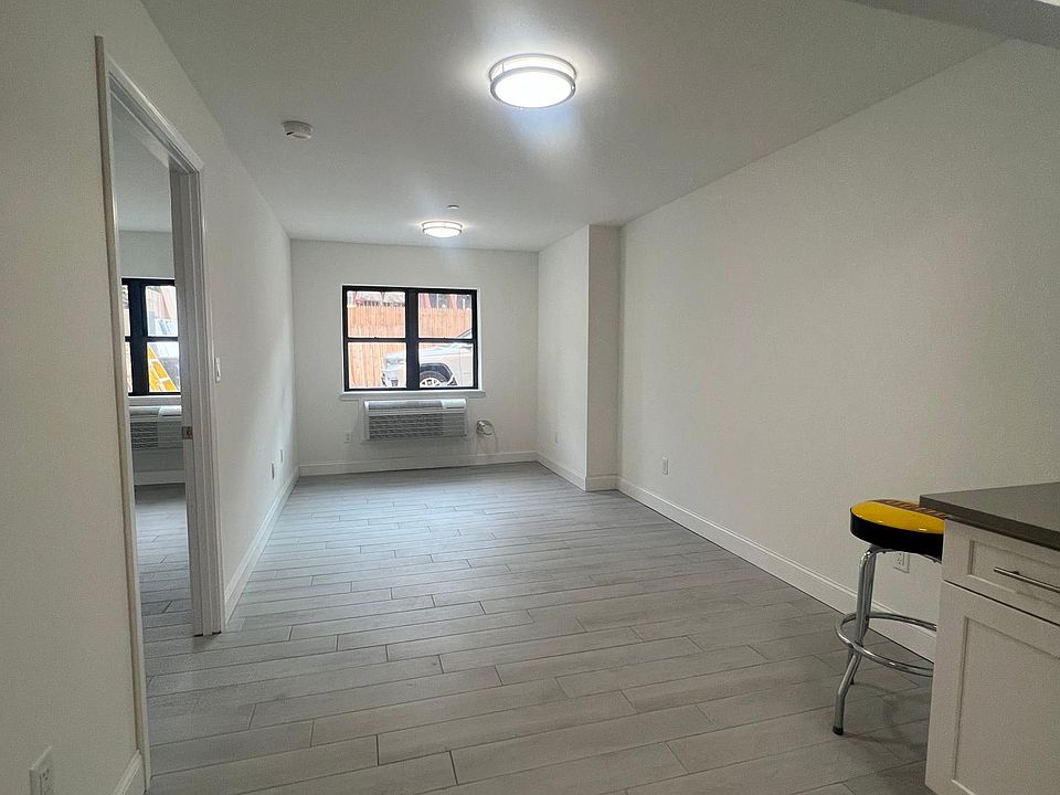 2nd image of 3525 Bruckner Blvd #1A