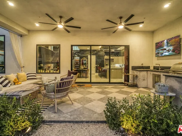 20331 W Aberdeen Ln, Northridge, CA 91326