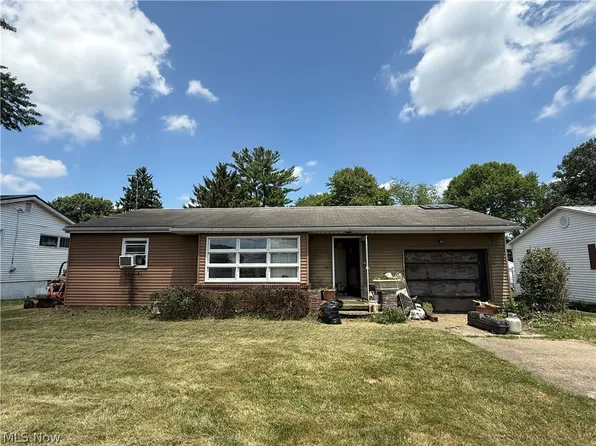 1149 Country Club Dr, Zanesville, OH 43701