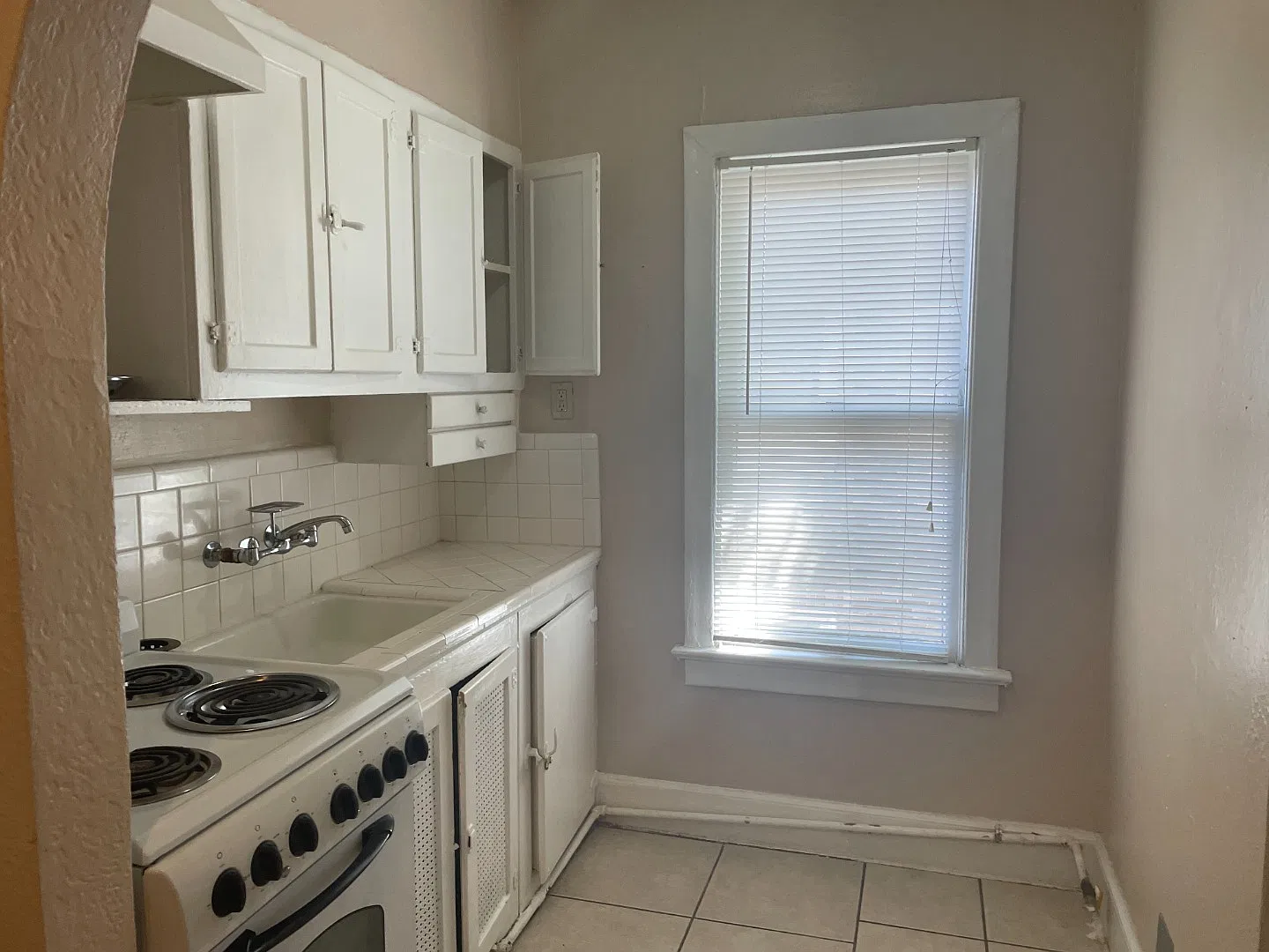 Charming Lower Greenville 1-Bed with Courtyard, Utilities Included 5906 Oram St, #7 — Photo 3