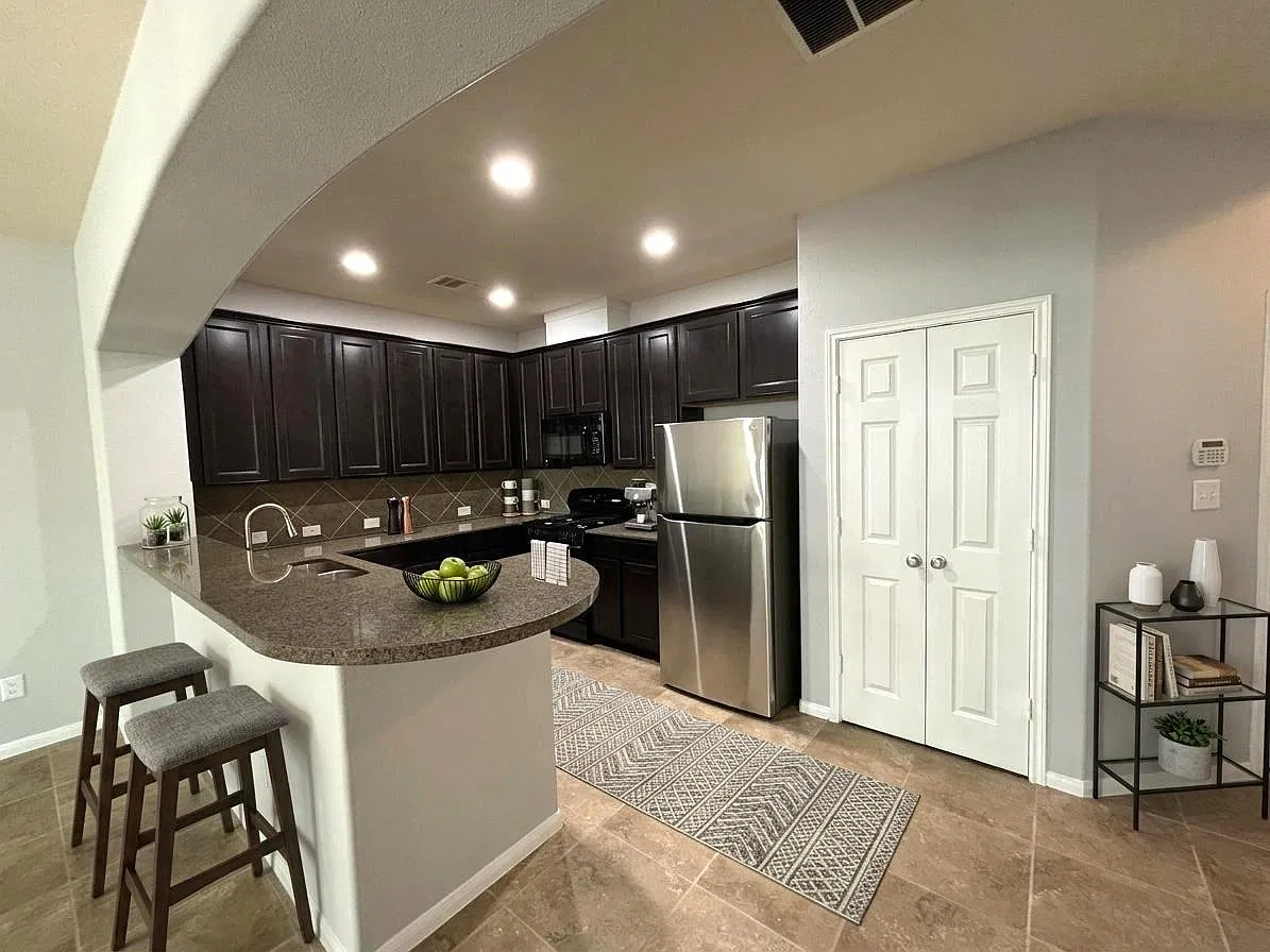 3 bed, 2.5 bath, 1771 sqft, $2,100 — Photo 4