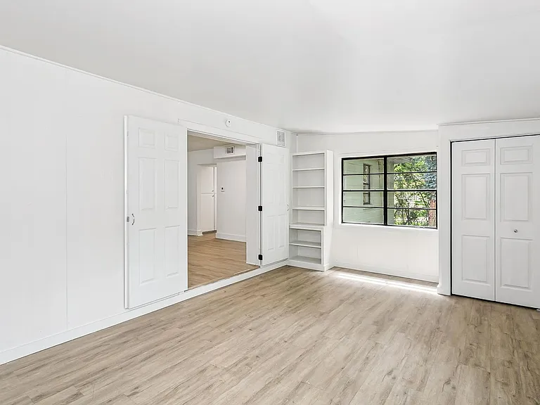 206 Edison Dr — Photo 10