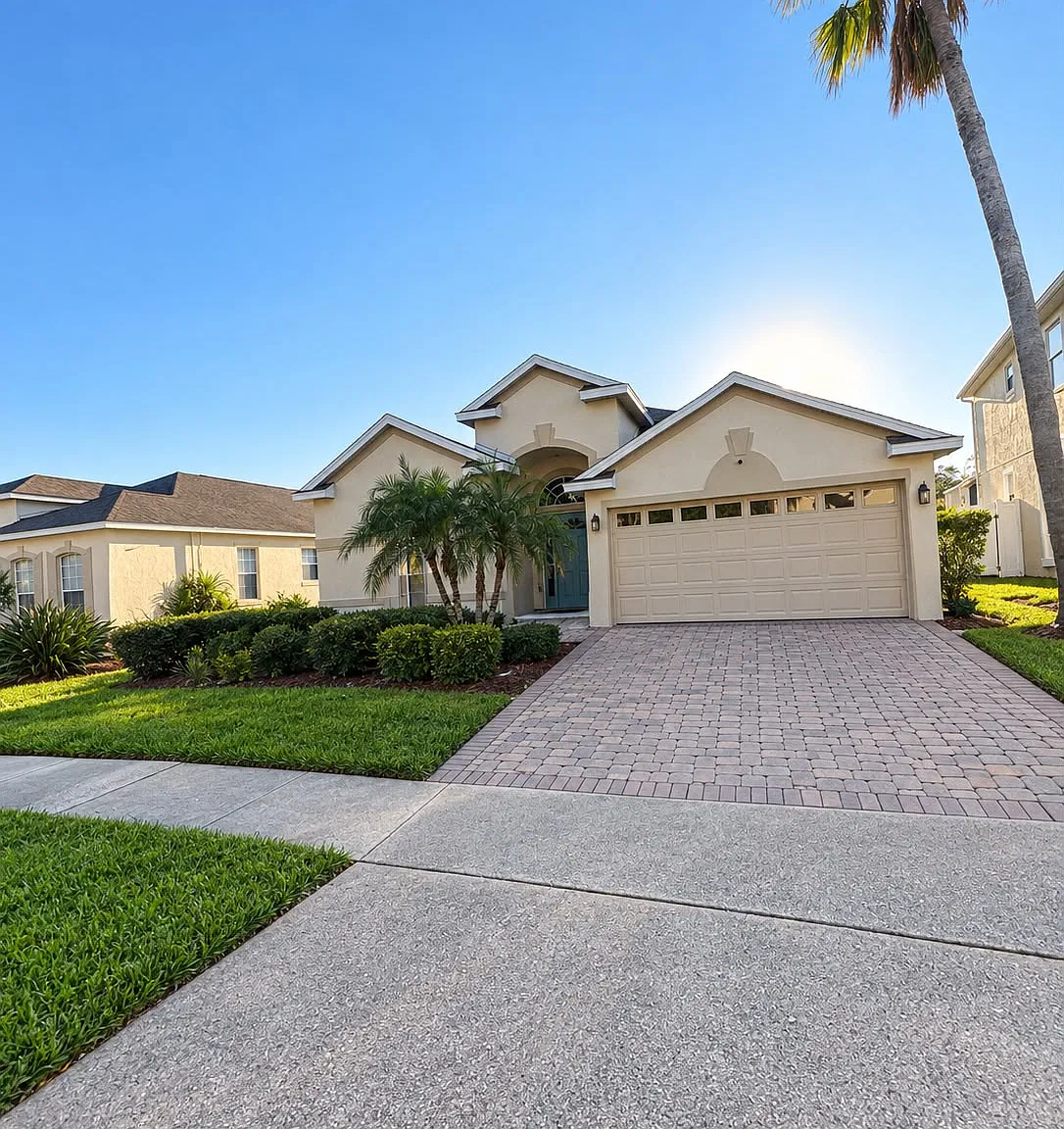 4 bed, 1984 sqft, $2,550 — Photo 1