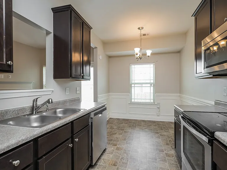 547 Joneus Dr — Photo 8