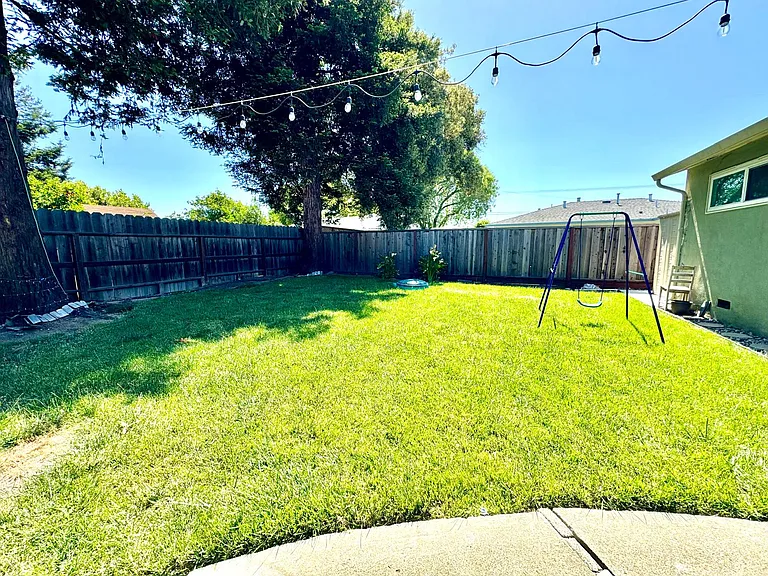 36358 Frobisher Dr — Photo 3