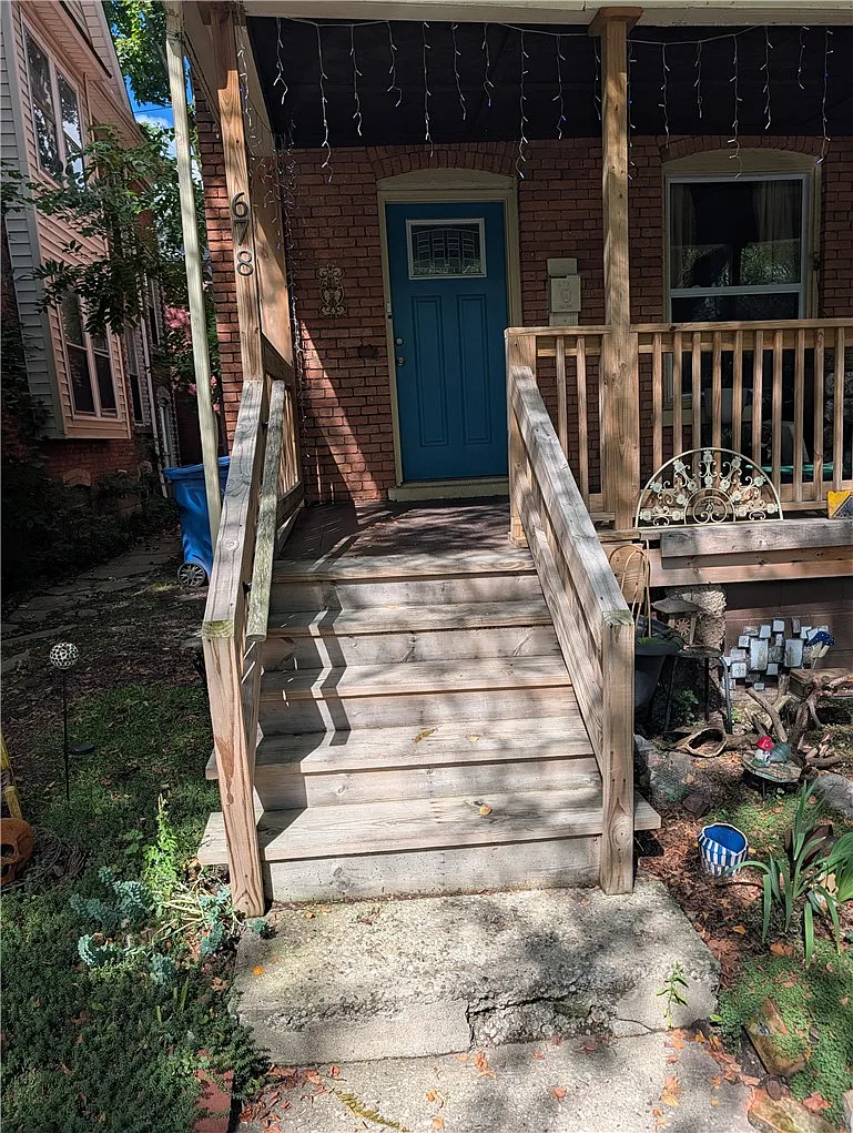 2 bed, 1.0 bath, 1968 sqft, $1,000 — Photo 1