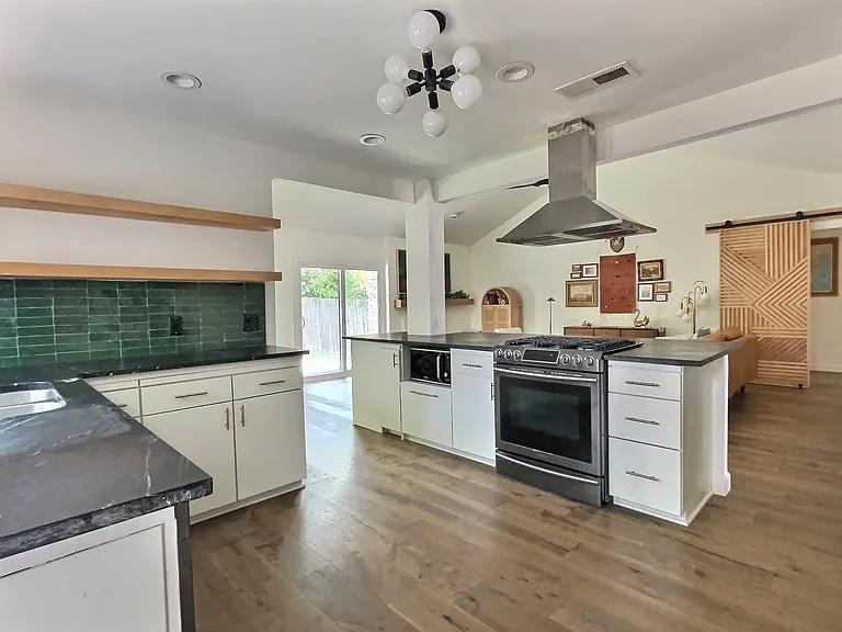 1008 Red Cliff Dr — Photo 11