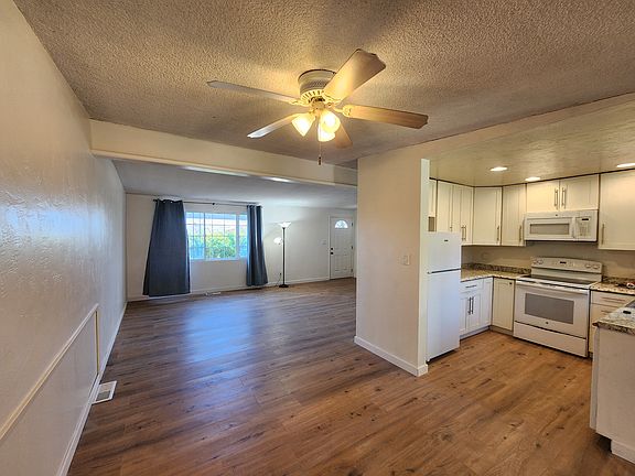 Dining room/ kitchen/ living room