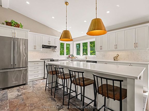 5th image of 160 Northcote Dr