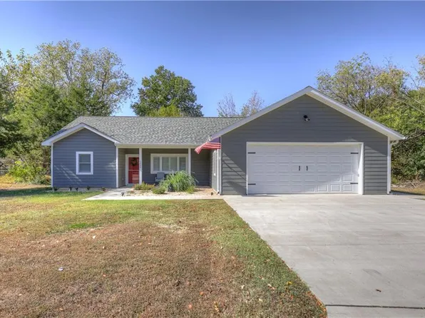 1404 Kelly Dr, Pittsburg, KS 66762