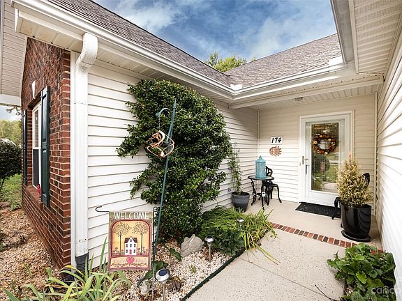 3rd image of 174 Oak Village Pkwy #71