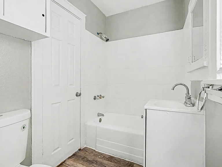 2421 E 67th Ter — Photo 10