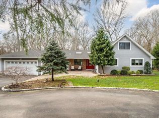 36 Cottontail Rd, Melville, NY 11747