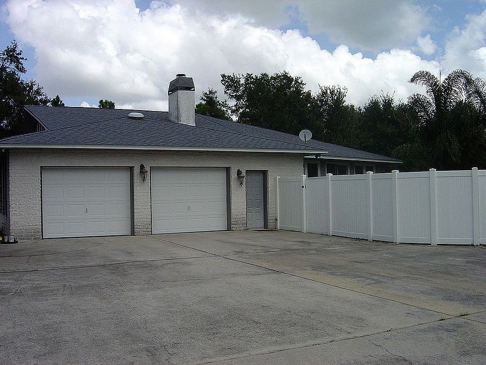 Attached Garage