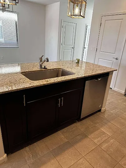 4 bed, 2.5 bath, 2384 sqft, $2,395 — Photo 4