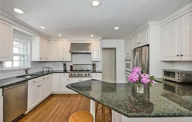 18 Lincoln Ave — Photo 8