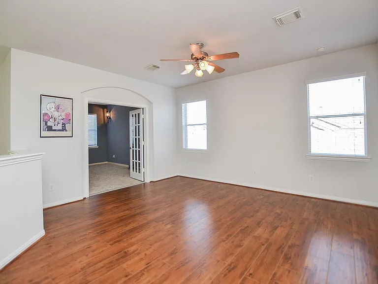 4315 Village Forest Dr — Photo 29